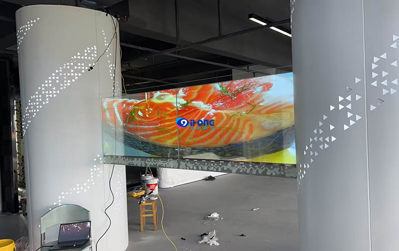 武漢某展廳啟用OLED透明屏，企業(yè)展示煥新顏